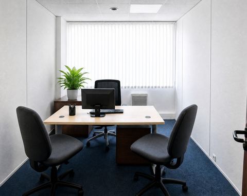 Bureau meublé privatif de 12,5 m² disponible à la location à Aubervilliers