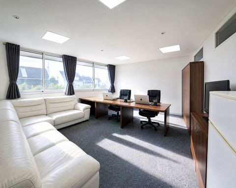 Bureau meublé privatif de 22 m² dans l'immeuble CEB à Aubervilliers