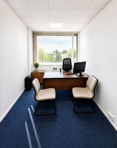 Bureau meublé privatif de 12,5 m² disponible à la location à Aubervilliers
